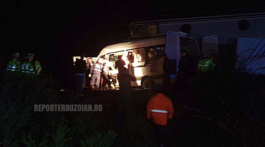 Imagini terifiante de la accidentul feroviar din Buzău, în care trei oameni au murit / VIDEO
