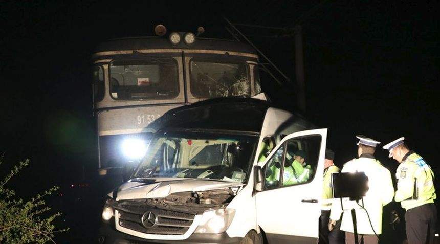 Imagini terifiante de la accidentul feroviar din Buzău, în care trei oameni au murit / VIDEO