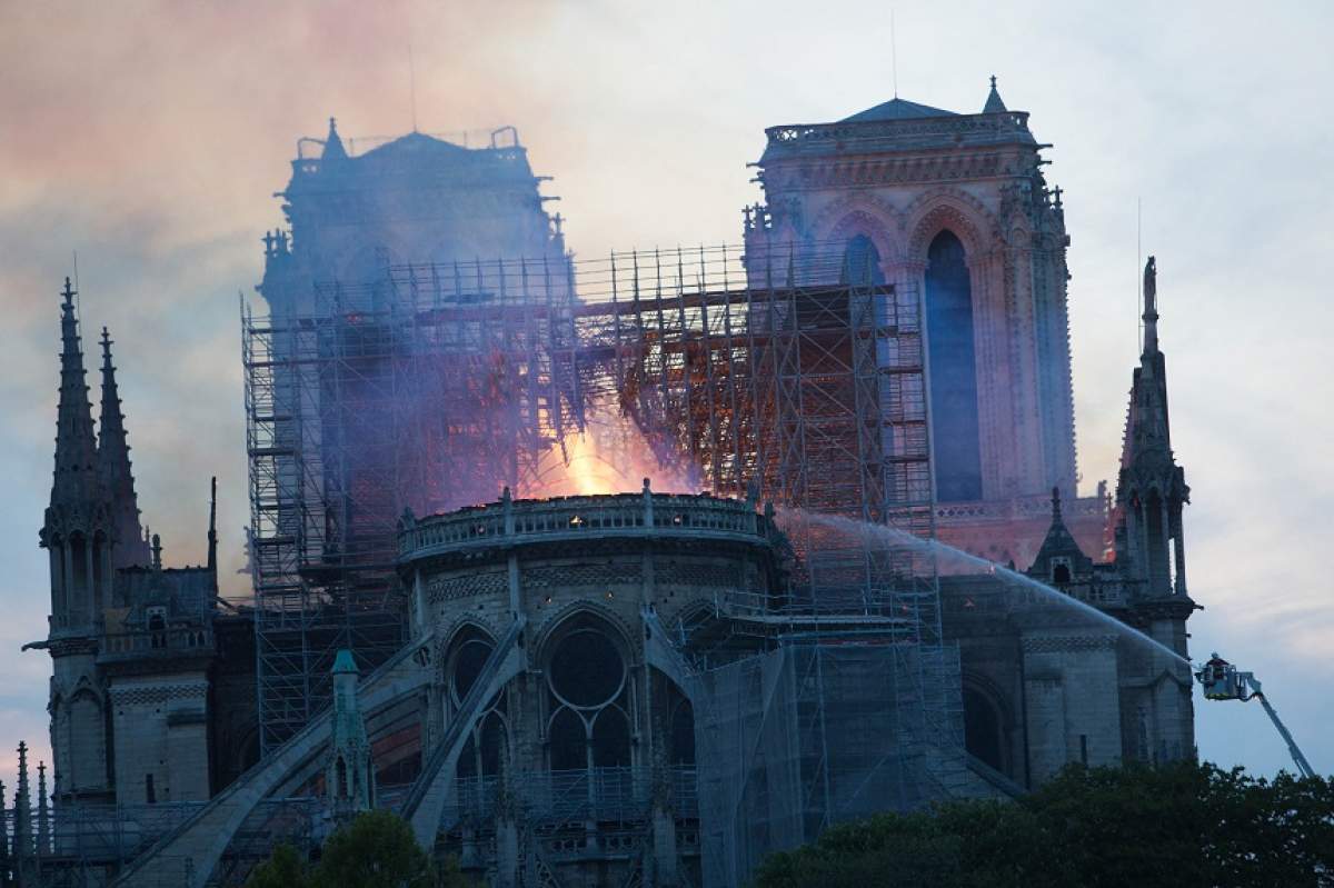 Patronul unui club de fotbal donează 100 de milioane de euro pentru reconstrucția Catedralei Notre-Dame!