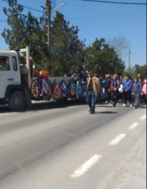 Bogdan Marghiol este condus pe ultimul drum, de către zeci de oameni. Imagini de la cea mai grea zi. FOTO