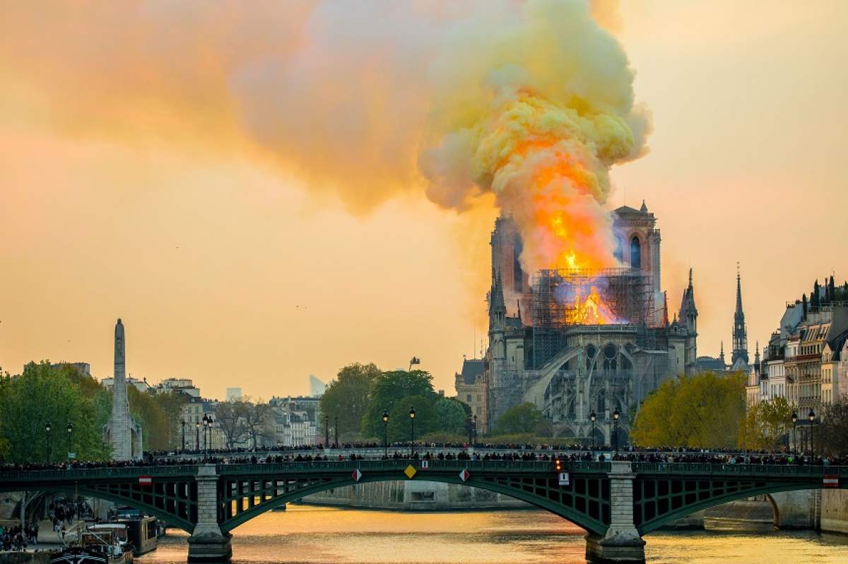 Reconstrucția Catedralei Notre Dame din Paris va dura între 10 și 15 ani