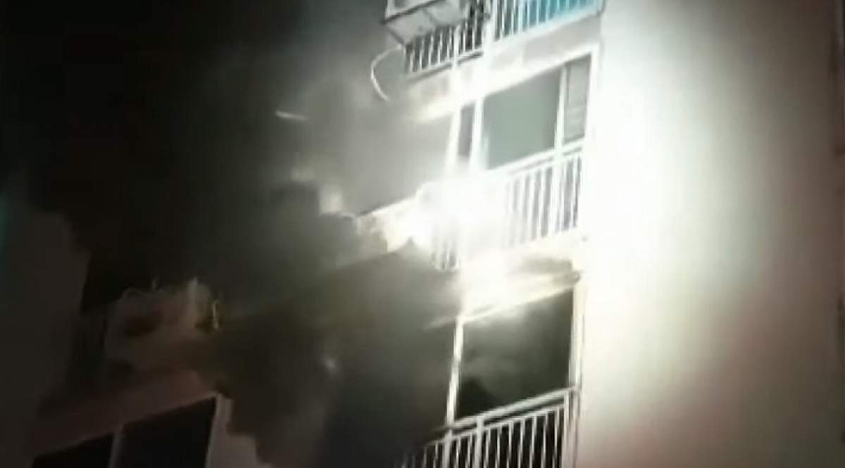 Tragedie cu cinci morți! Un bărbat și-a incendiat apartamentul, apoi i-a atacat pe cei care fugeau pe scări