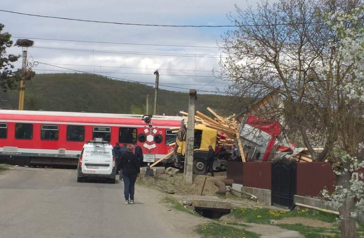 Spaimă teribil pentru 60 de oameni, în Beclean! Cinci victime, în urma unui accident grav