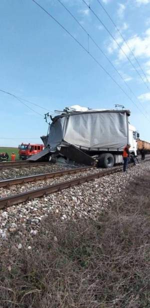 Accident feroviar între Feteşti şi Movila! O locomotivă a deraiat în urma impactului