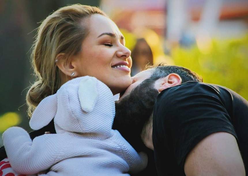 Feli, tablou de familie cu fiica şi iubitul: "Zânuţa-i pupată de tati"