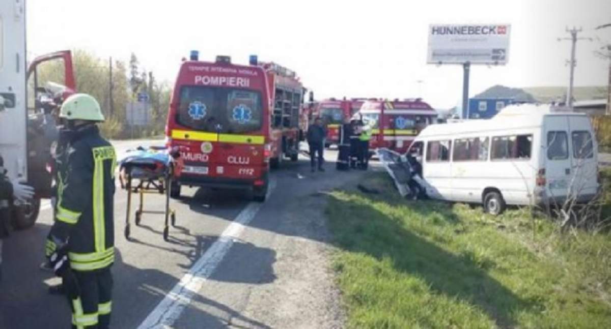Noi detalii despre microbuzul răsturnat în Cluj, în urma căruia 11 oameni au fost răniți. Șoferul ar fi adormit la volan