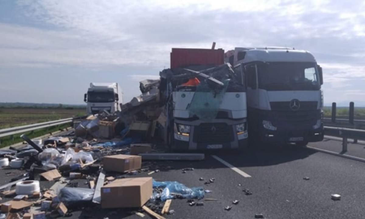 Accident grav pe autostrada Timişoara - Lugoj! Două camioane s-au ciocnit / FOTO