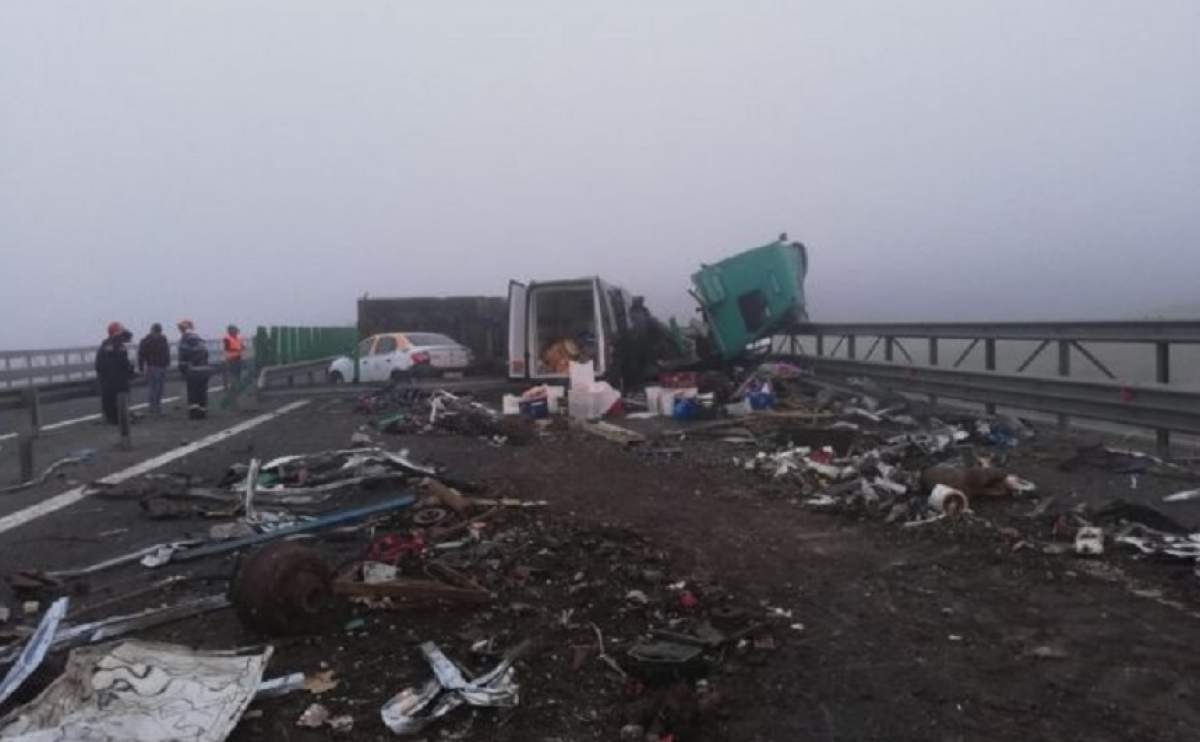 Accident grav pe Autostrada Soarelui! Un TIR, o autoutilitară şi un autoturism s-au ciocnit