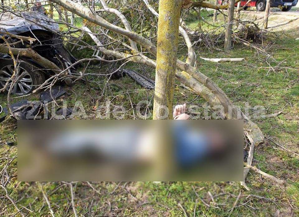 Primele imagini de la accidentul din Săcele, unde Răzvan Ciobanu și-a pierdut viața! Trupul neînsuflețit a fost găsit în afara mașinii