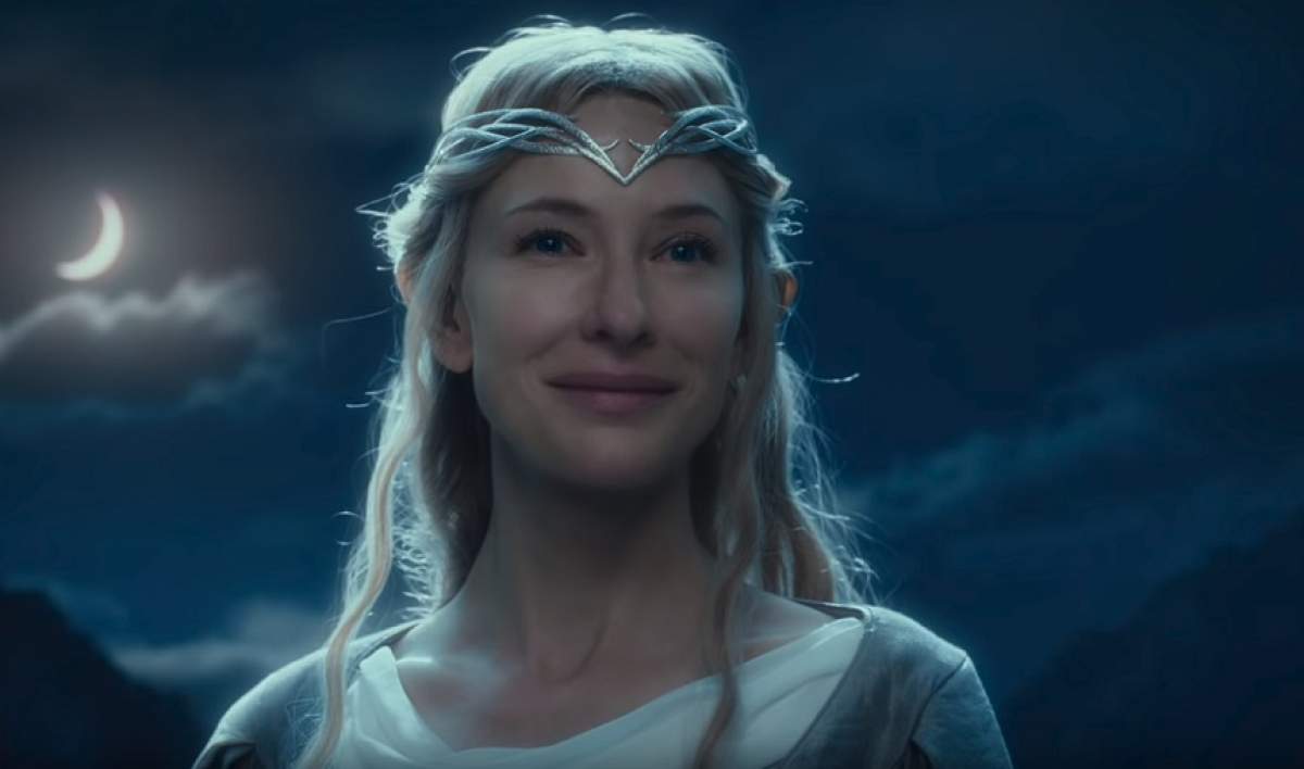 O mai ții minte pe Galadriel, frumoasa regină a elfilor din „The Hobbit”? Uite cum arată acum, la 49 de ani