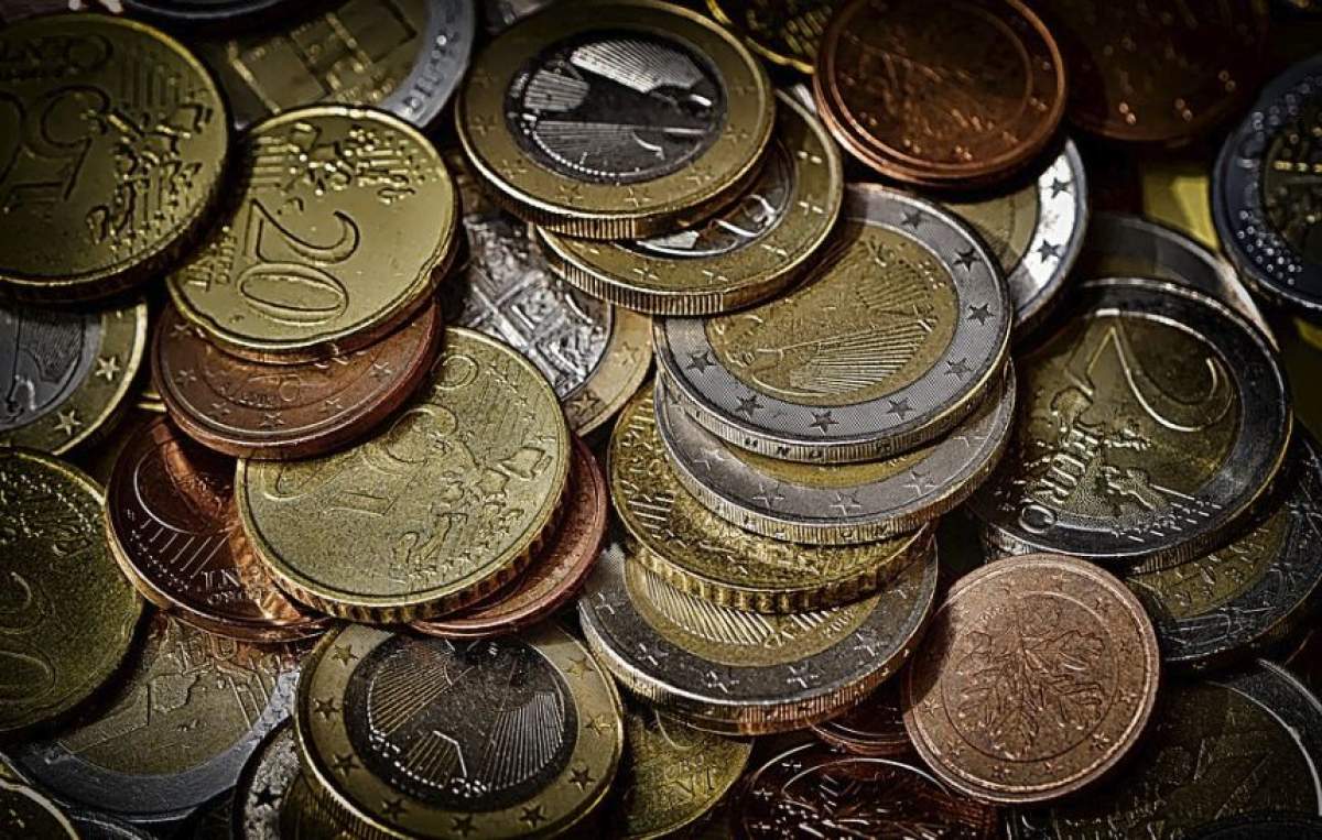 Curs valutar, azi, 4 aprilie. Euro, în picaj, pentru a patra zi la rând