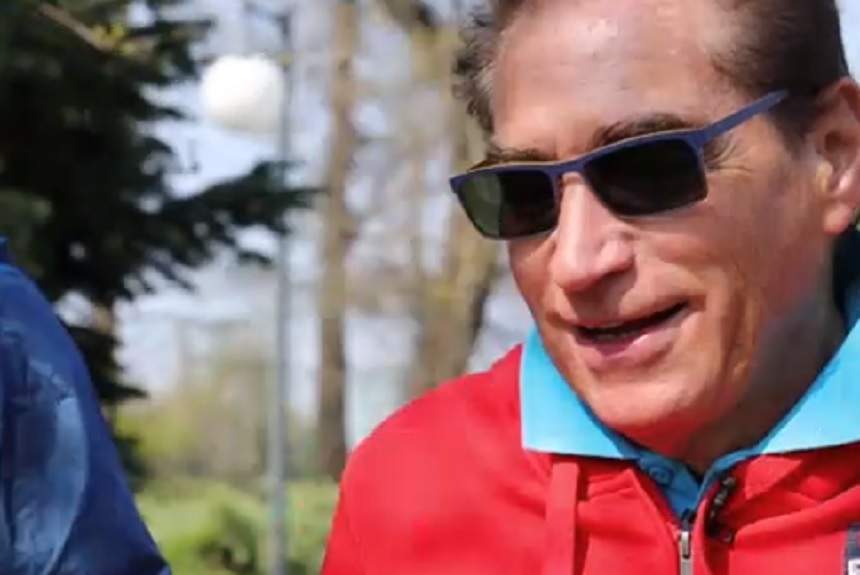 Petre Roman îşi trăieşte viaţa pe fugă, cu reguli stricte! Cum reuşeşte fostul premier să nu îmbătrânescă / VIDEO