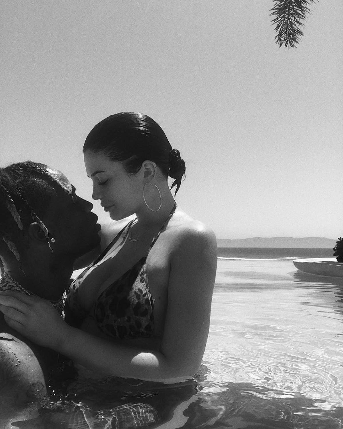 Kylie Jenner, ipostaze provocatoare alături de Travis Scott! Au lăsat totul la vedere / FOTO