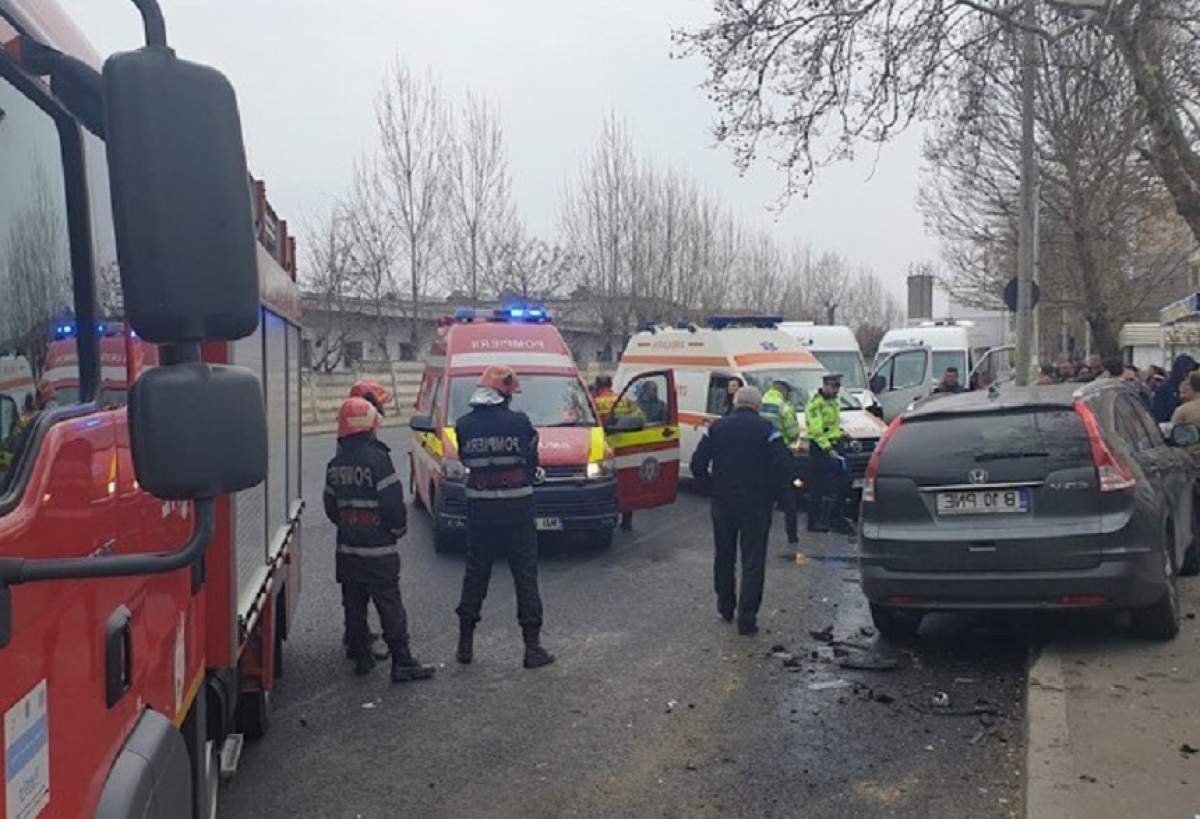 Accident foarte grav în Pitești! Un autoturism s-a ciocnit cu un microbuz