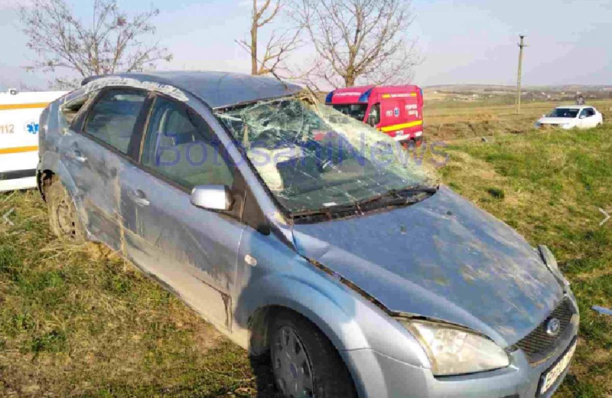 Accident grav în Botoșani! Un autoturism s-a făcut praf, după ce s-a răsturnat