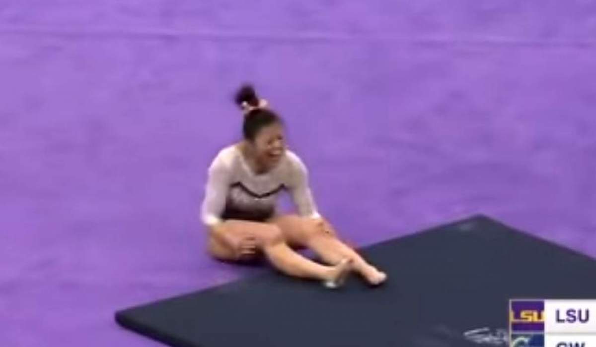 Momentul șocant când o gimnastă își rupe ambele picioare, în timpul unui exercițiu la sol. VIDEO
