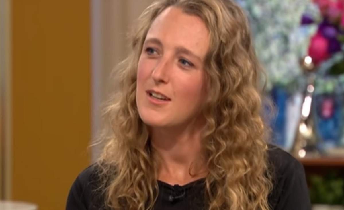 O femeie care a avut relații intime cu 20 de fantome este acum logodită cu una: „Nu s-a pus în genunchi pentru că n-are genunchi”