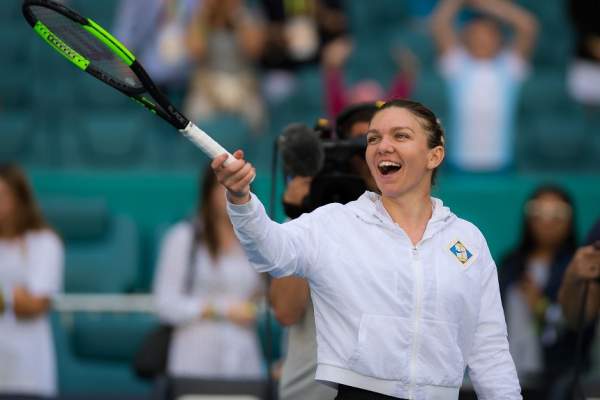 FOTO / Surpriză de proporții pentru Halep! Ce a găsit Simona în ceașcă, după ce a comandat o cafea într-un local de fițe din București