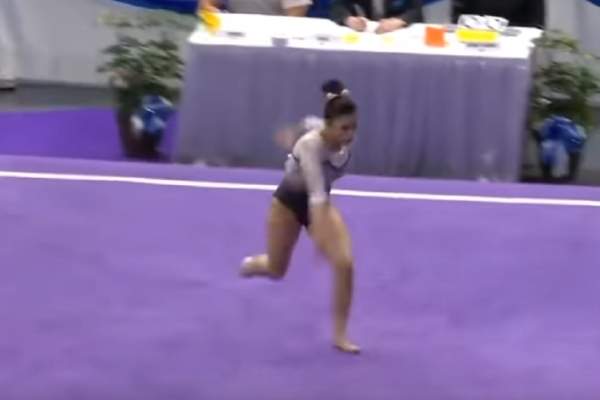 VIDEO / Imaginile groazei! O gimnastă și-a rupt ambele picioare, în timpul unui exercițiu