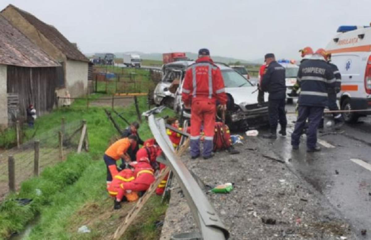 Accident grav pe DN1! O tânără de 24 de ani a murit, după ce o maşină şi un autocar s-au ciocnit