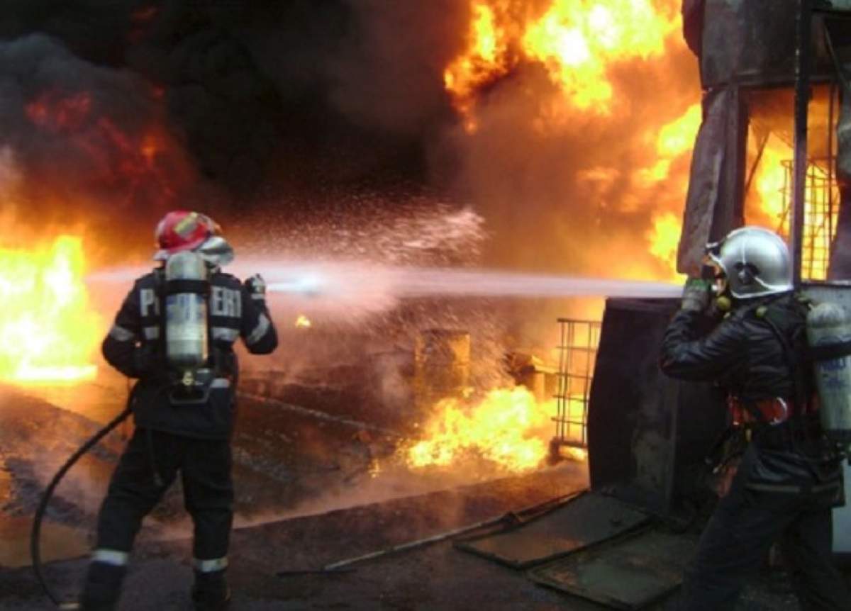 Incendiu puternic într-un apartament din Râmnicu Sărat! Pompierii au intervenit de urgență