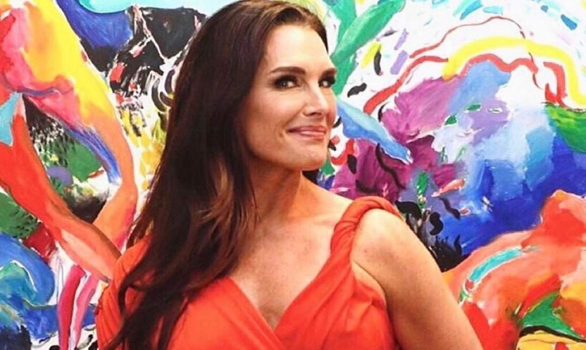 Brooke Shields, ipostază sexy în costum de baie. Cât de bine arată actrița, la 53 de ani! FOTO
