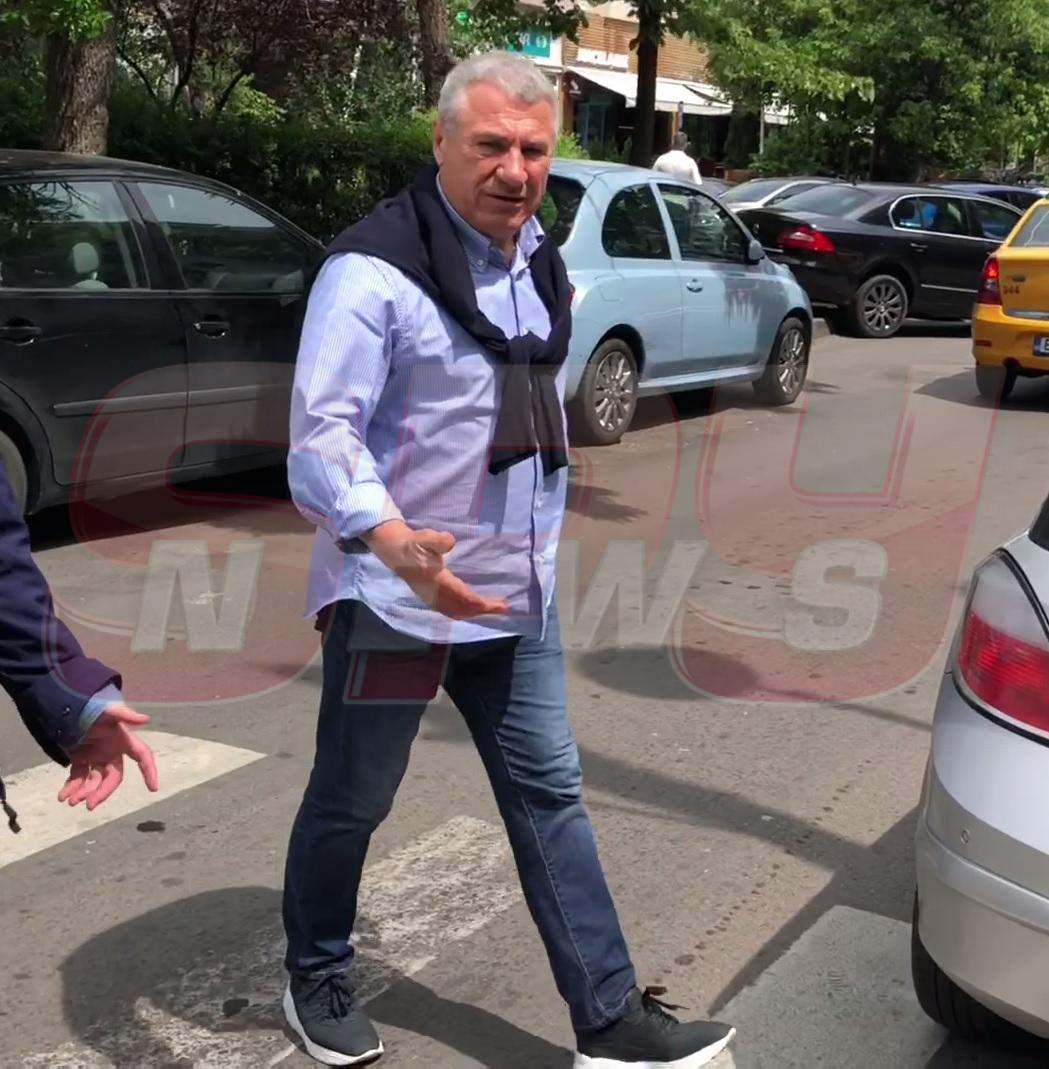 VIDEO / PAPARAZZI / Victor Becali, filmat într-o ipostază incredibilă, în public! Trecătorii au rămas mască