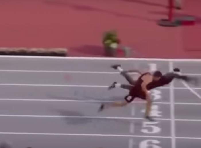 VIDEO / Așa ceva se vede rar! Un atlet american a zburat precum Superman pentru a trece primul linia de sosire