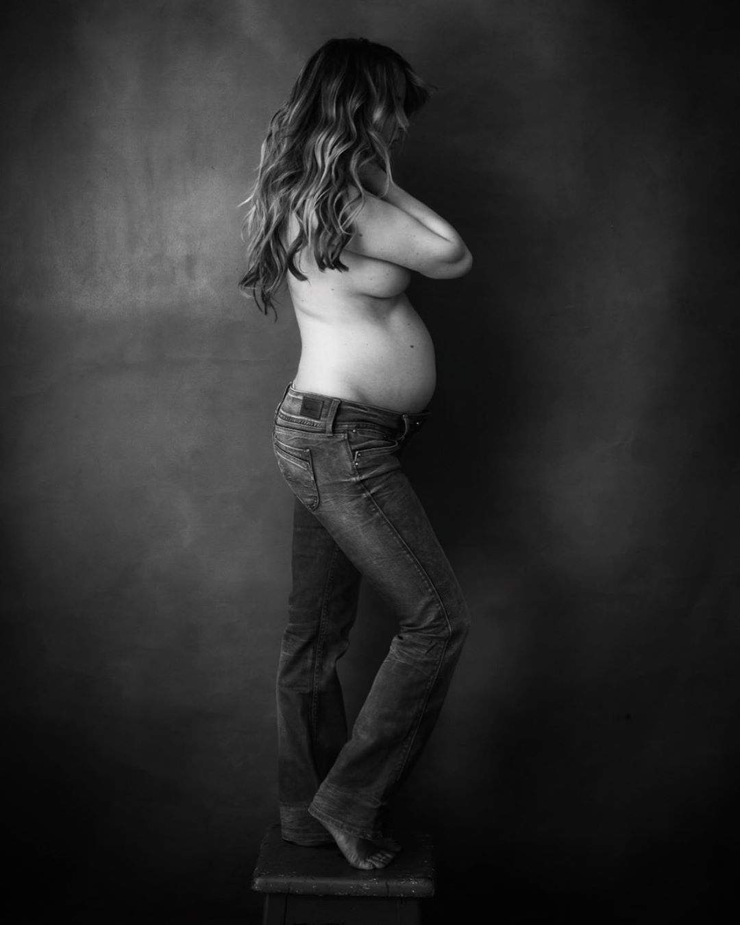 Laura Cosoi, imagine nemaivăzută, din timpul sarcinii! Vedeta a fost o sexy graviduță. FOTO