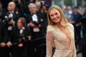 Cel mai sexy îngeraș Victoria's Secret de la Cannes! Ținuta purtată de blondină nu a lăsat loc imaginației. FOTO