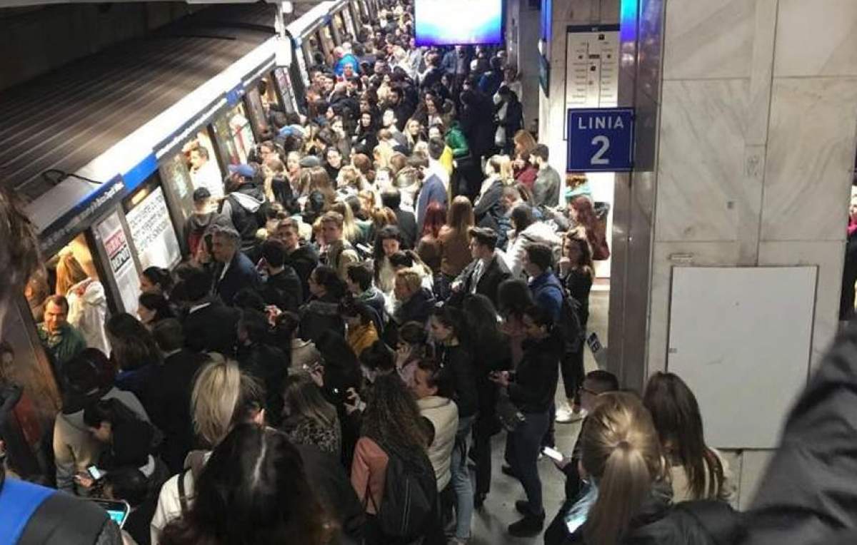 Probleme la metrou, în această dimineaţă. Călătorii au rămas blocaţi între staţii