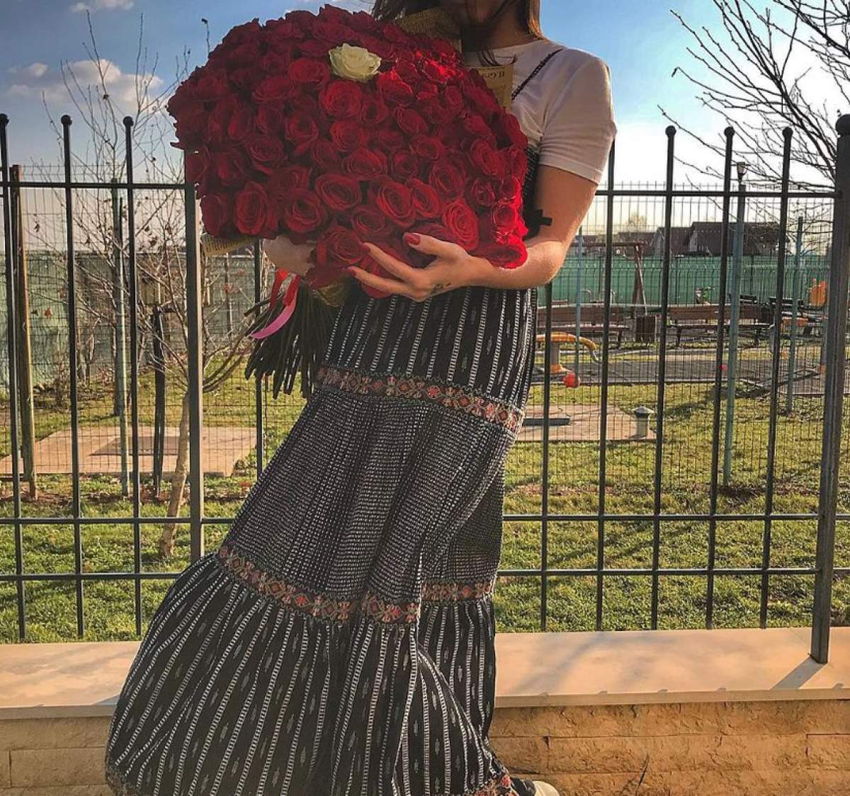 Bat clopote de nuntă pentru o vedetă din showbiz. Se iubeşte cu un fotbalist însurat de la CFR Cluj