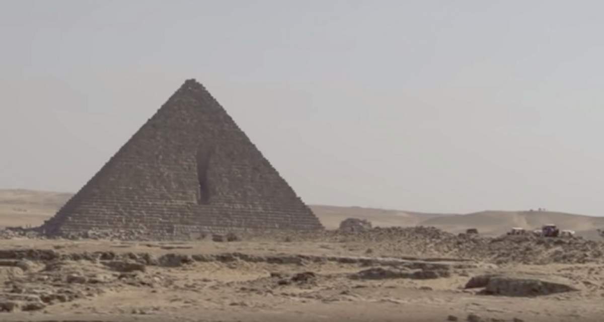 Un autobuz a explodat lângă piramide, la Cairo! Majoritatea victimelor sunt turişti