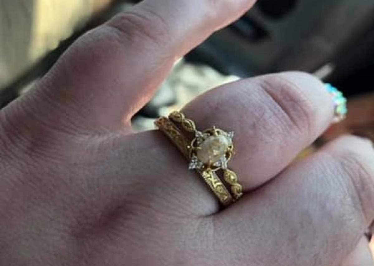 O femeie și-a făcut inelul de logodnă din cordonul ombilical al fiului. Culmea, nu este singurul „ingredient” grețos!