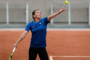 FOTO & VIDEO / La picioarele „Regelui”! Simona Halep s-a antrenat la Roland Garros în tricoul Viitorului Constanţa