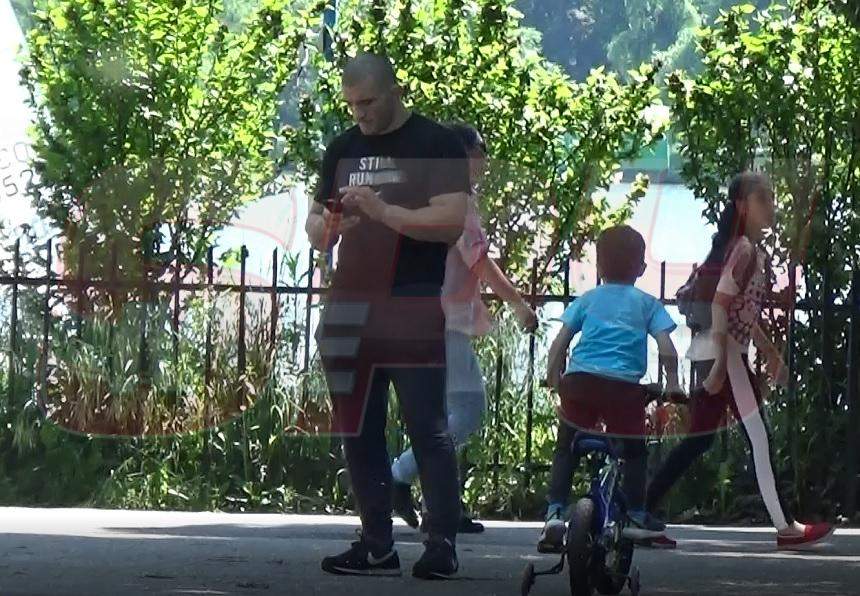 VIDEO PAPARAZZI / Cel mai dur bărbat din România se pregăteşte să devină tătic pentru a doua oară! Imagini exclusive cu soţia acestuia însărcinată