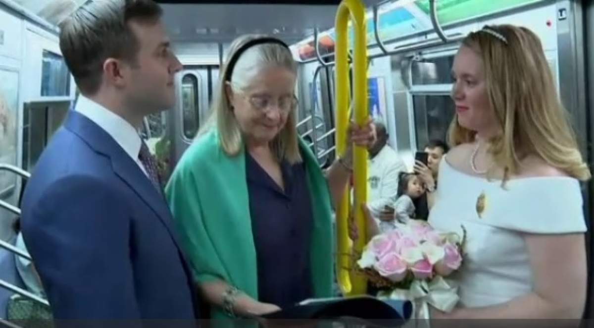 Nuntă atipică, la metrou! Doi tineri și-au unit destinele sub ochii mirați ai călătorilor