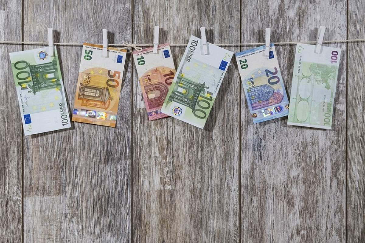 Curs valutar BNR azi, 23 mai. Euro scade, iar dolarul crește