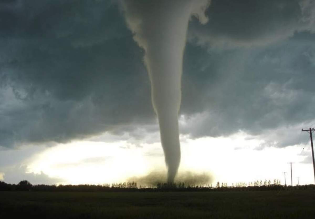 Veşti teribile de la meteorologi. Furtuni şi chiar tornade pentru vara lui 2019