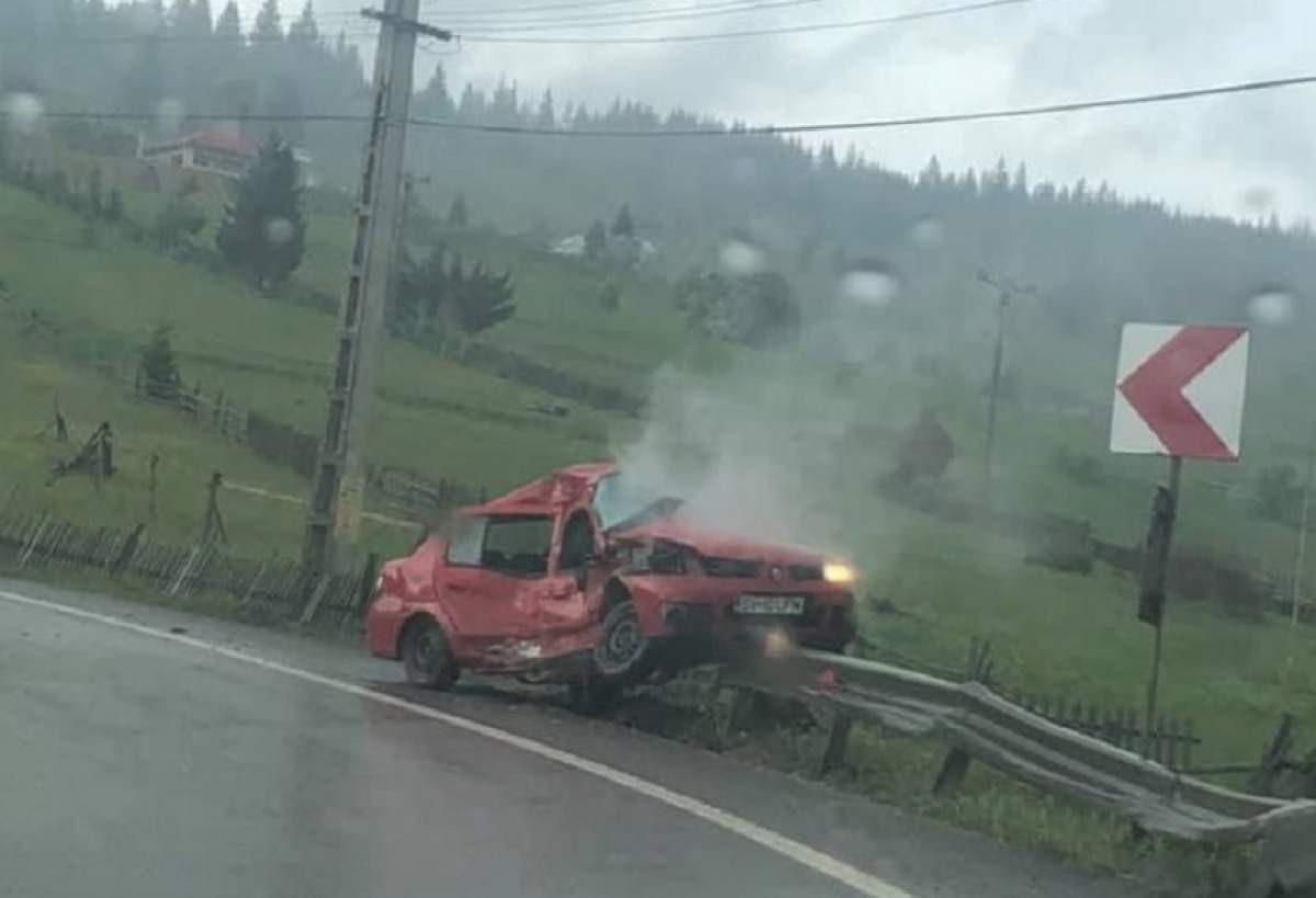 Accident grav pe DN17! Un autoturism s-a făcut praf după ce a lovit un TIR