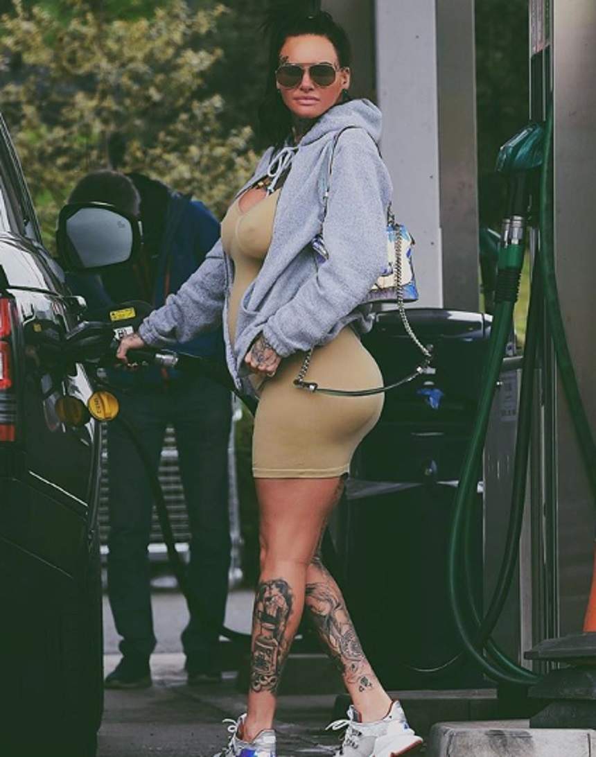 Jemma Lucy s-a fotografiat cu sânii goi, în al doilea trimestru al sarcinii! Nu-și mai ascunde silueta