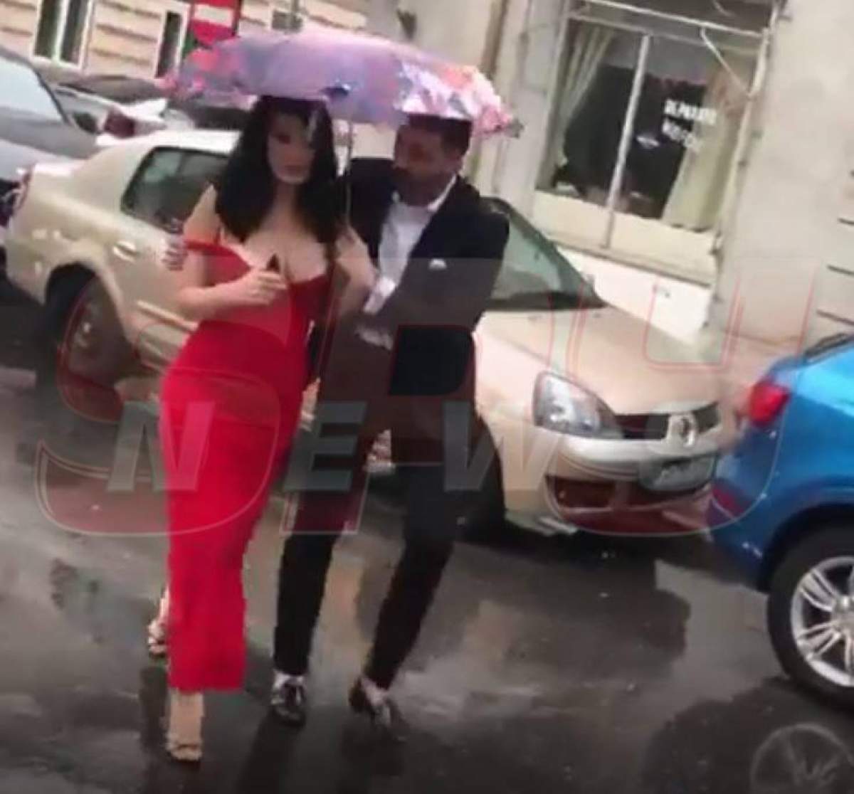 Raluca Ropotan a lăsat pe toată lumea cu gura căscată la botezul fiului ei. A ales o ţinută absolut uluitoare / VIDEO PAPARAZZI