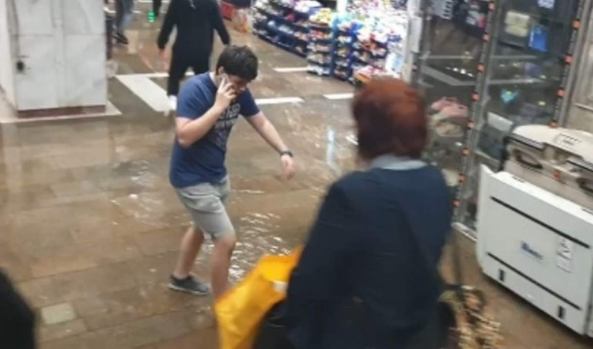 Dezastru în Bucureşti, după furtuna de astăzi. Două staţii de metrou au fost inundate