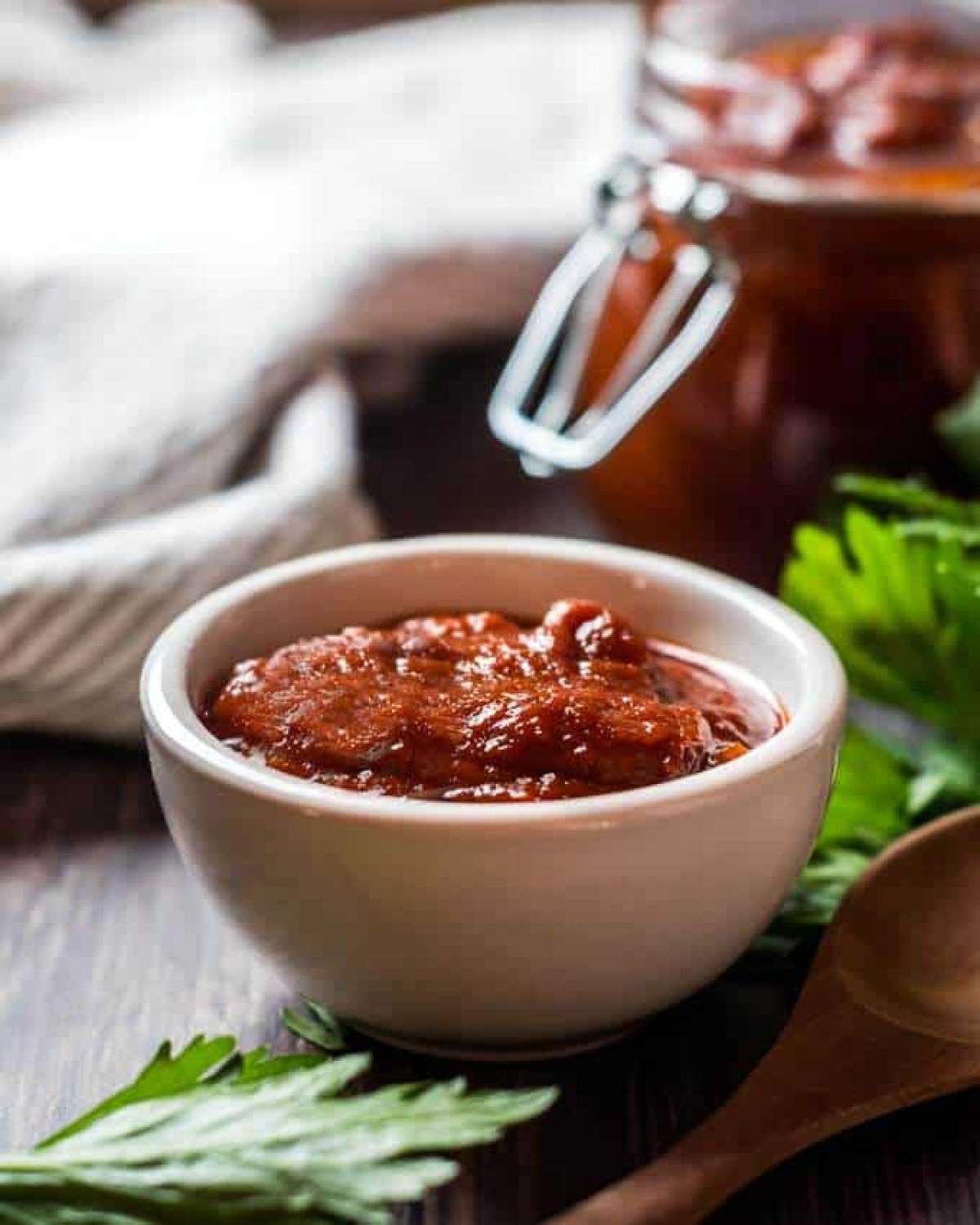 REȚETE de sosuri: Ketchup făcut în casă, perfect pentru siluetă!