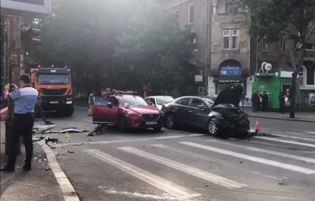 Accident în lanț, în urmă cu puțin timp, în București. Sunt patru victime
