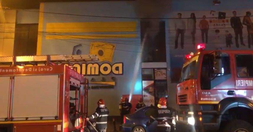 Incendiu într-un centru comercial din București / VIDEO