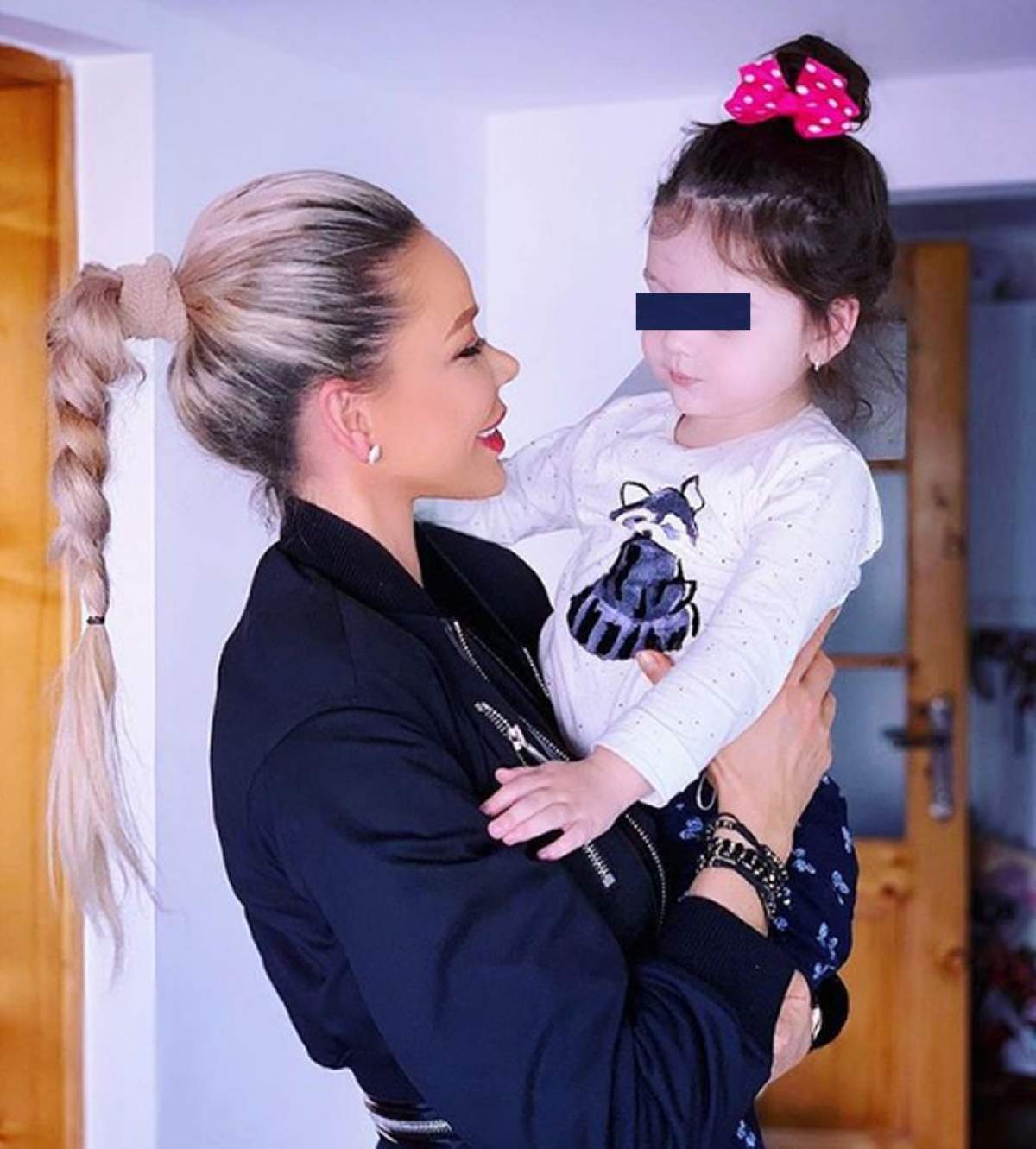 Bianca Drăgușanu are toate motivele să fie mândră de fetița ei. Cât de bine recită Sofia poezii la 2 anișori / VIDEO