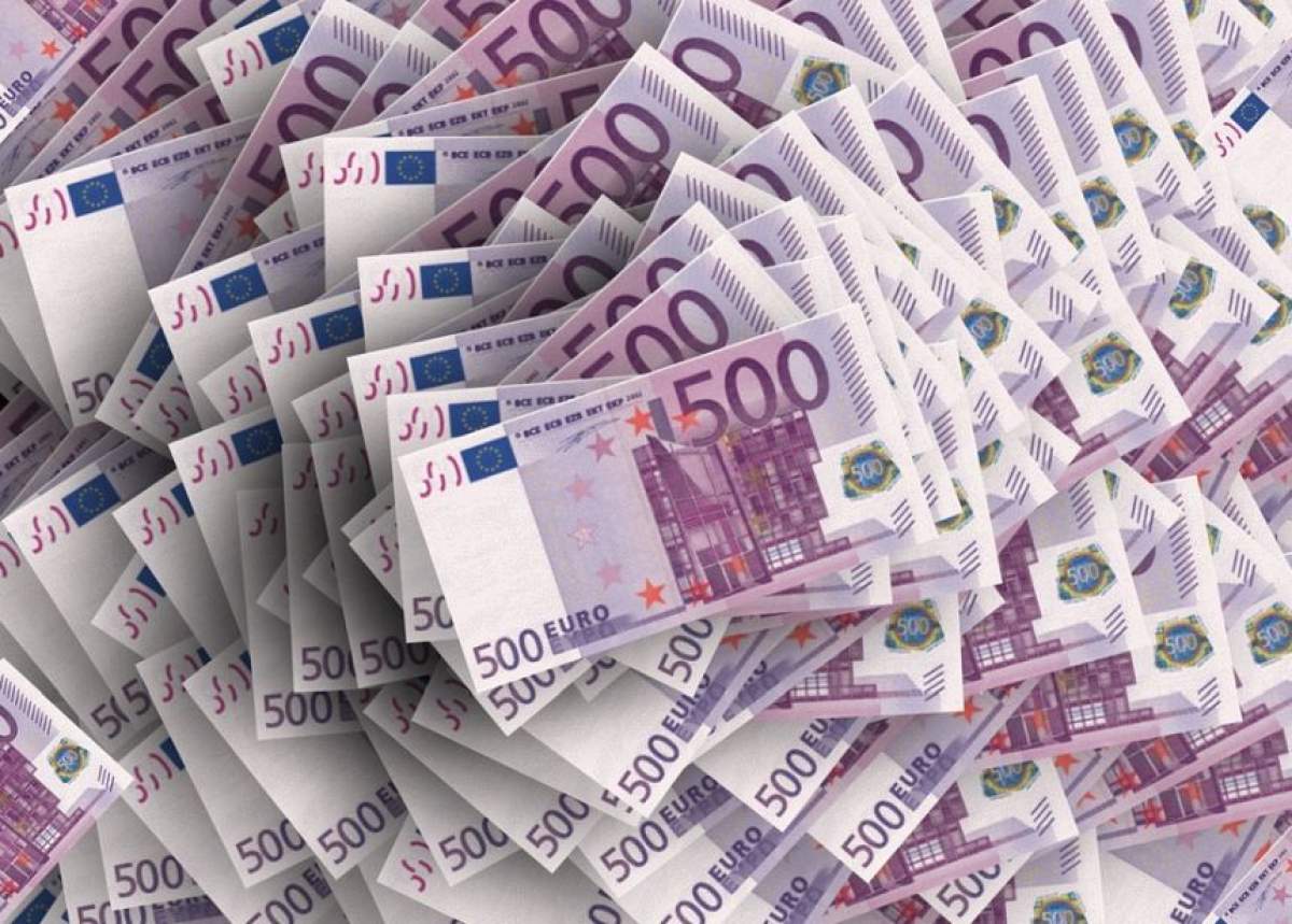Curs valutar, azi, 3 mai. Euro se prăbuşeşte pentru a doua zi la rând. Dolarul este în creştere