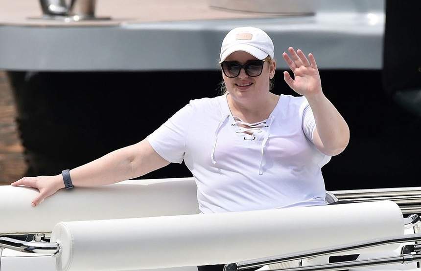 Rebel Wilson, apariție dezastruoasă pe străzile din Italia! Și-a scos celulita la vedere într-o ținută mulată