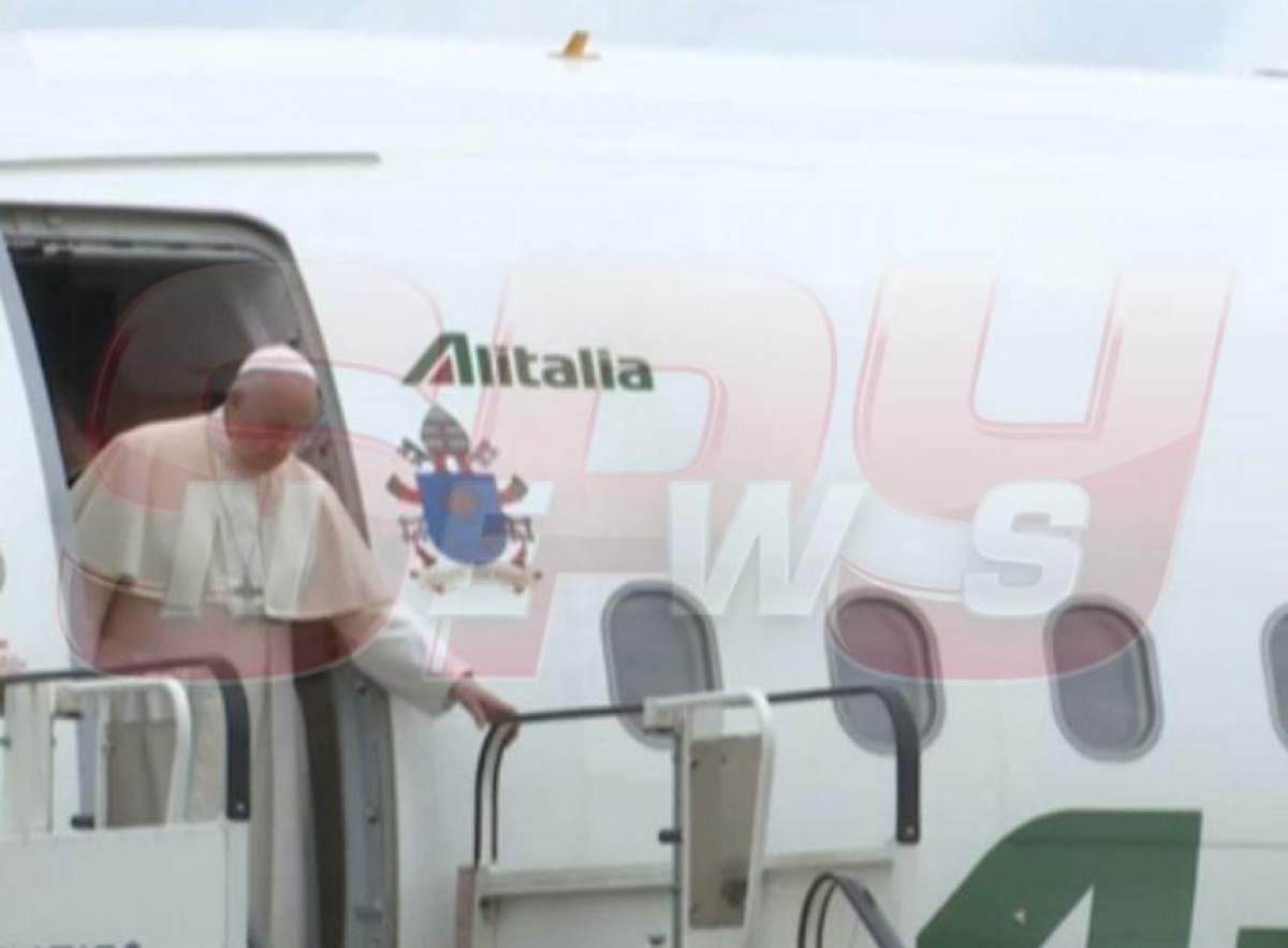 Papa Francisc a ajuns în România / VIDEO
